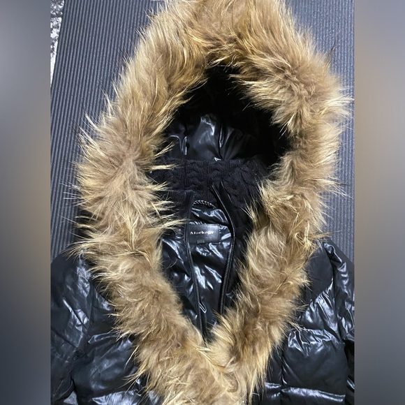 Mackage XS down jacket 3/4 with fur hood black almost not used - Picture 5 of 6